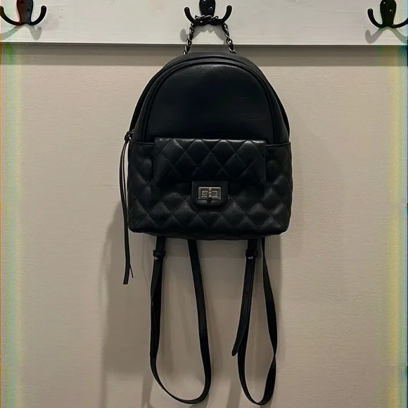 Boyatu Quilted Black Leather Mini Backpack - chain straps - Picture 2 of 12